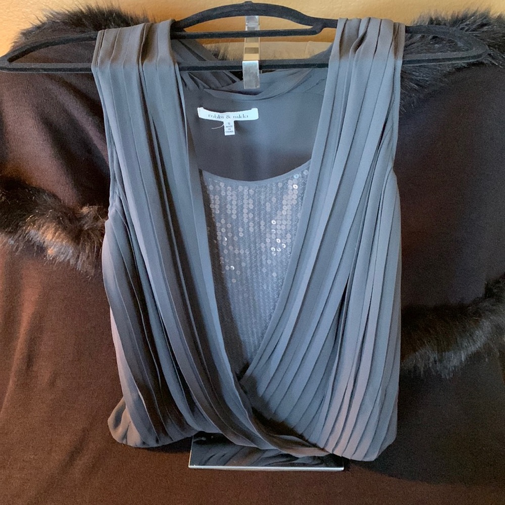 Smoky grey Sequin top. Size small by Robbi & Nikki